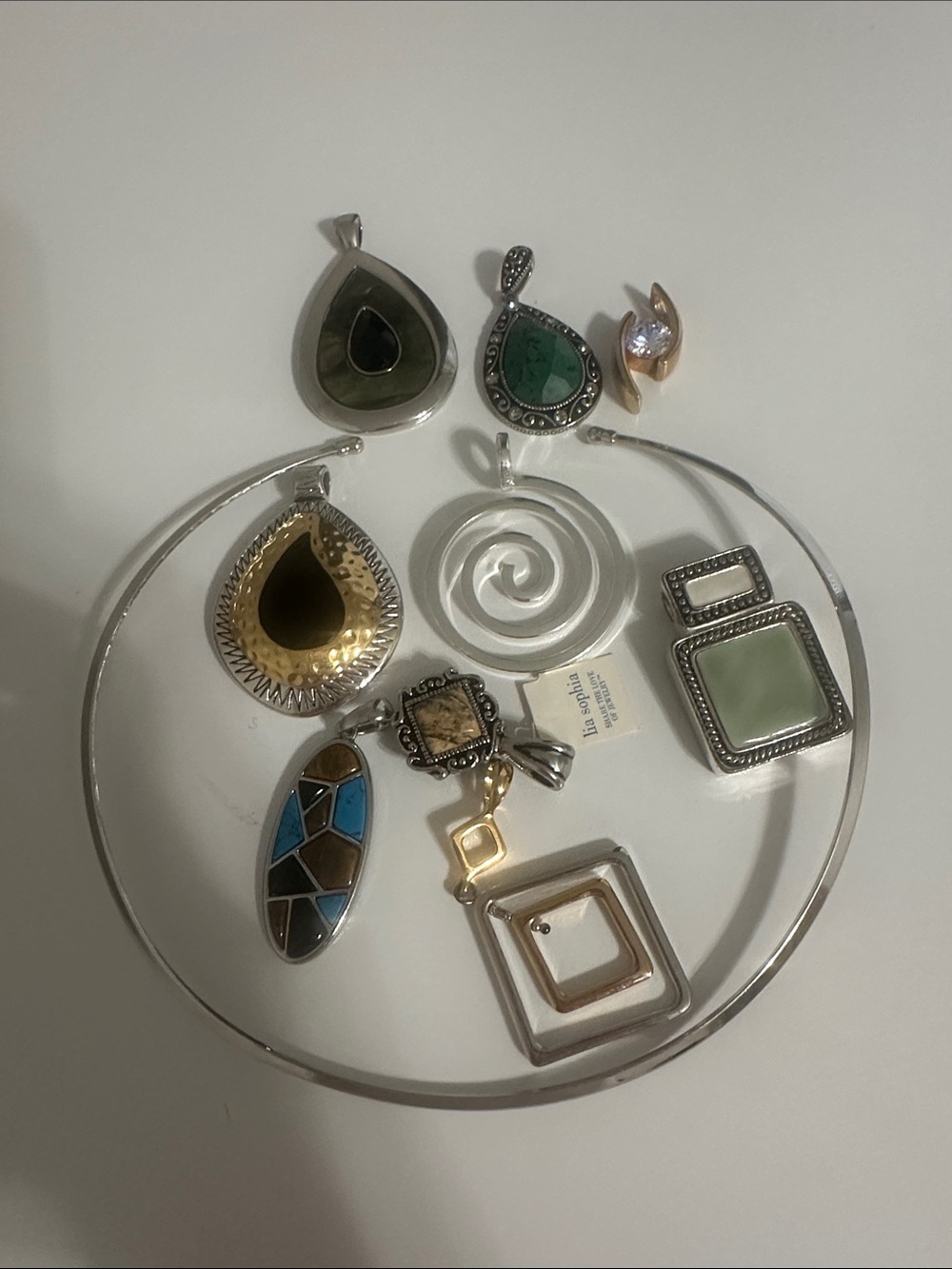 Assorted Lia Sophia Pendant Lot with choker necklace - Picture 16 of 16